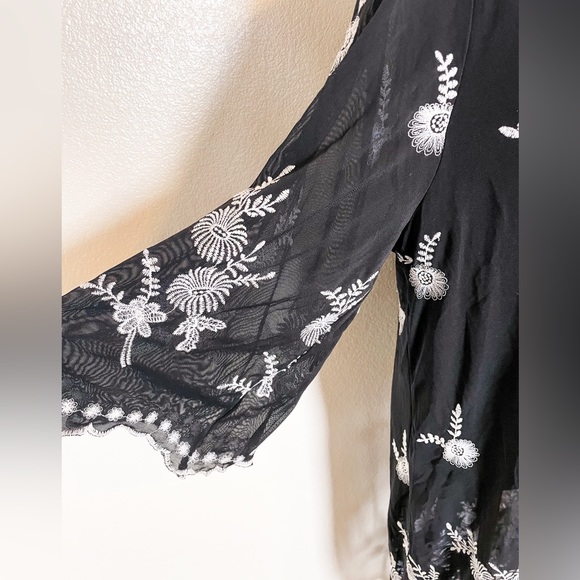 Pins and Needles Embroidered Black and White Sheer‎ Kimono Size L - Picture 6 of 9
